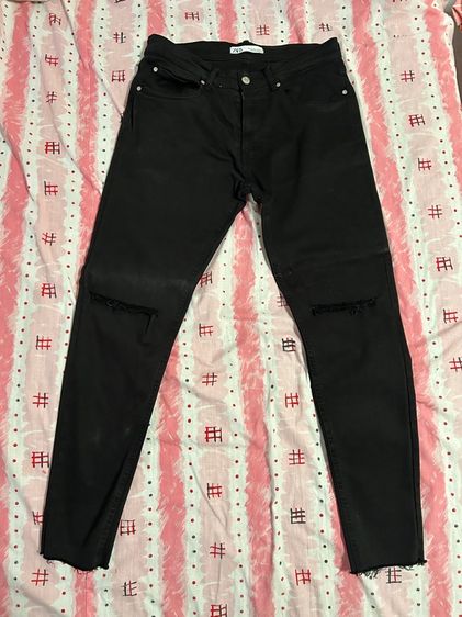 EU 40 กางเกงยีนส์สีดำยี่ห้อ zara
