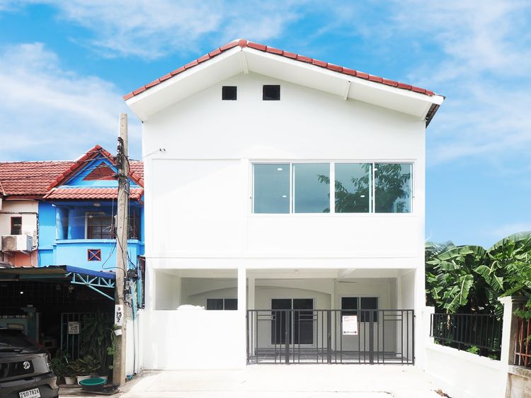 ขายทาวน์เฮ้าส์ 2 ชั้น สวีทโฮมปาร์ค บางบัวทอง-ไทรน้อย ขนาด 30.7 ตรว. 4นอน 3น้ำ 1จอดรถ ขาย 1.99ล้าน