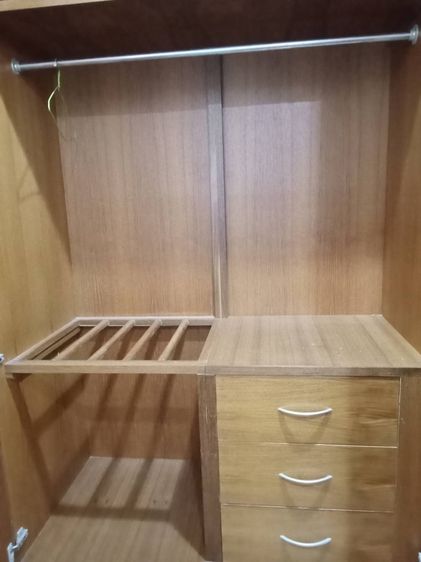 ตู้เสื้อผ้าไม้แท้สีดำ 3 ประตู สภาพดีเยี่ยม รูปที่ 7