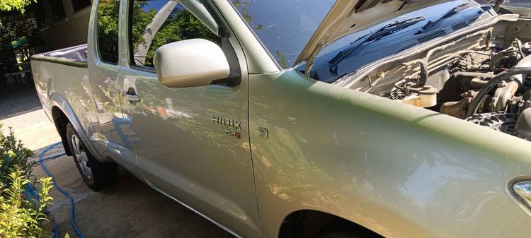 รถ Toyota Hilux Vigo 2.5 J สี เทา