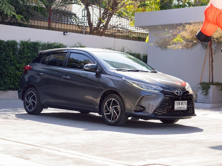 รถ Toyota Yaris 1.2 Sport สี เทา