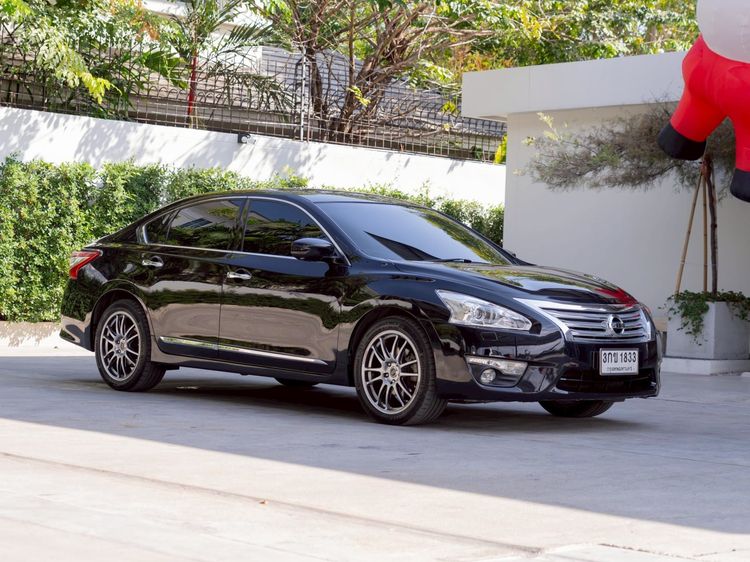 รถ Nissan Teana 2.5 XV สี ดำ