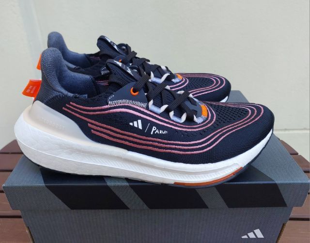 ขาย adidas ultra boost light parley ผู้หญิง สีดำ