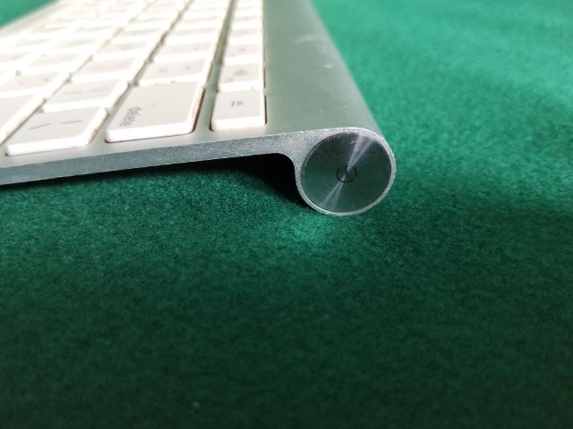 ขอขายคีบอร์ด Apple wireless รุ่น A1314 ใช้ถ่าน AAA สองก้อนตัวแฟ้มพิมพ์เป็นตัวอักษรอังกฤษอยากได้ภาษาไทยซื้อสติกเกอร์มาแปะได้ทำงานทุกปุ่ม รูปที่ 9