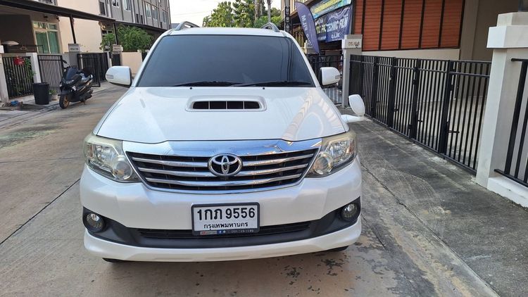 Toyota Fortuner 2012 3.0 V Utility-car ดีเซล เกียร์อัตโนมัติ ขาว รูปที่ 2