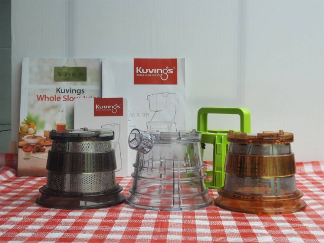 KUVING Whole slow juicer เครื่องคั่นน้ำผลไม้แบบสกัดเย็นรอบต่ำ รุ่น M7 สินค้ามือสอง (ใช้น้อยครั้ง)