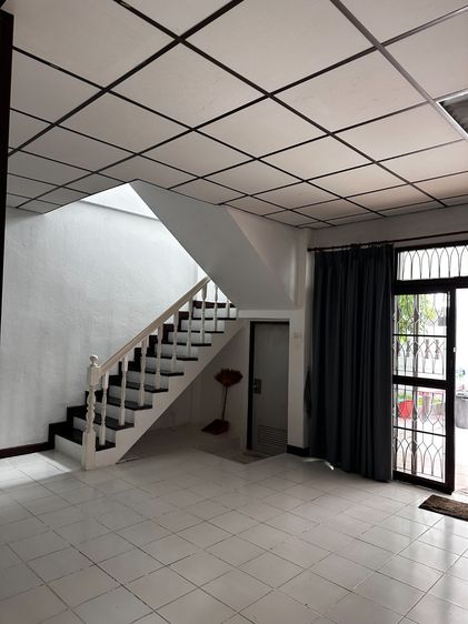 มีบางส่วน ขายทาวเฮาส์ 2 ชั้น หมู่บ้านศีขริน หน้ากว้าง 6 เมตร อยู่รามคำแหง 24 แยก 30  รูปที่ 4