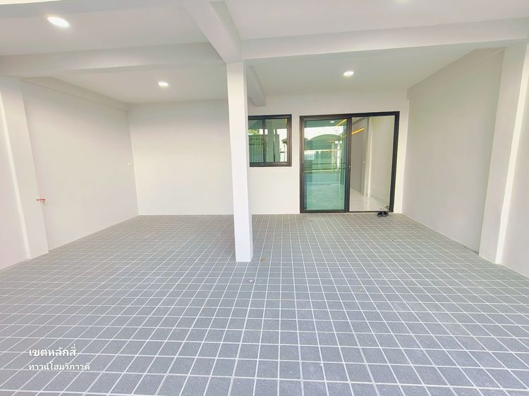 มีบางส่วน ทาวน์โฮม 3 ชั้น ถนนวิภาวดีรังสิต 58แยก2 ทำเลใกล้มหาลัยเกษตร พร้อมอยู่ นัดชมบ้านได้ทุกวัน 0814405994 รูปที่ 4