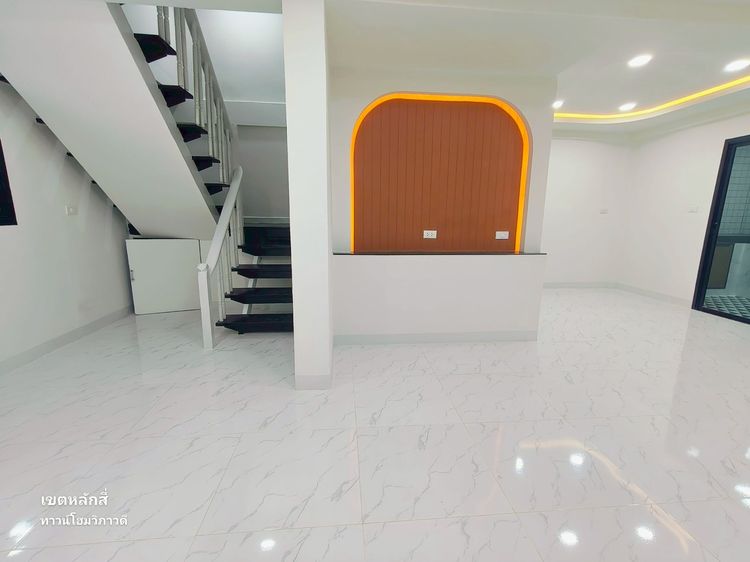 มีบางส่วน ทาวน์โฮม 3 ชั้น ถนนวิภาวดีรังสิต 58แยก2 ทำเลใกล้มหาลัยเกษตร พร้อมอยู่ นัดชมบ้านได้ทุกวัน 0814405994 รูปที่ 3