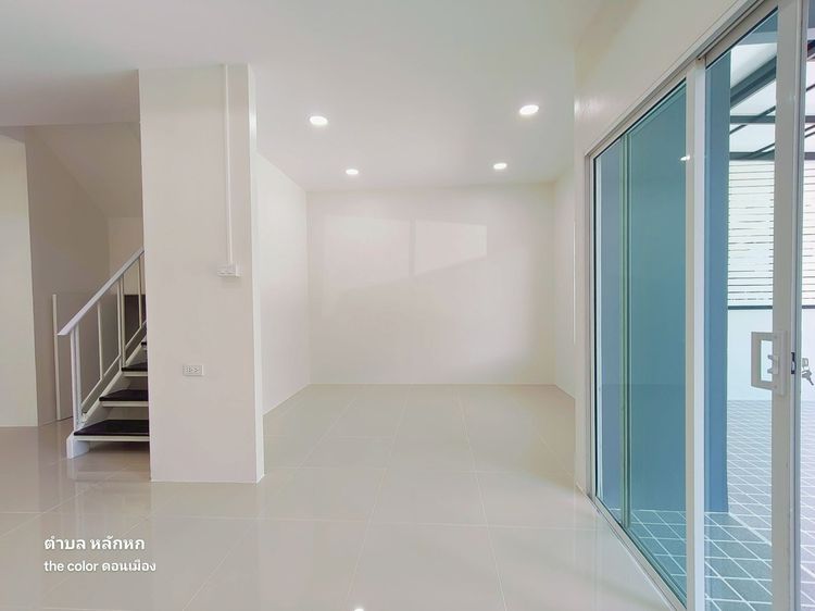 มีบางส่วน ทาวน์เฮ้าส์ ดอนเมือง สรงประภา วัดนาวง ถนนเดชอุดม หมู่บ้านเดอะคัลเลอร์ อารียา ดอนเมือง สรงประภา2 นัดชมบ้าน 081-440-5994 คุณวา รูปที่ 4