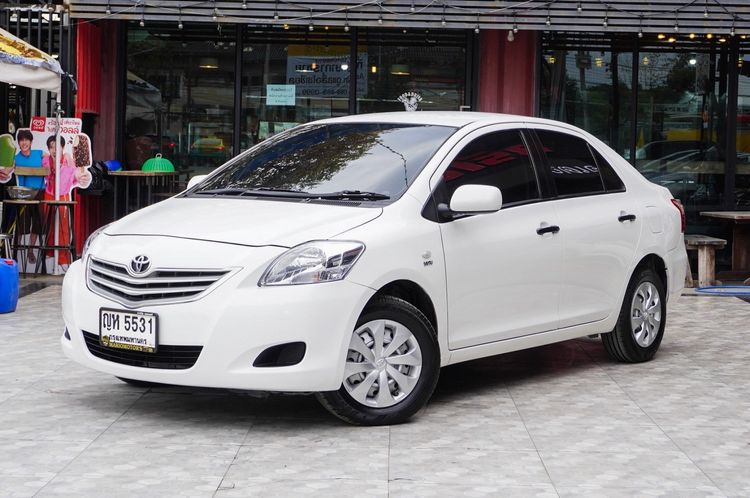 รถ Toyota Vios 1.5 J สี ขาว