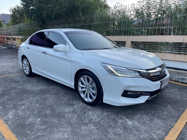 รถ Honda Accord 2.4 EL i-VTEC สี ขาว