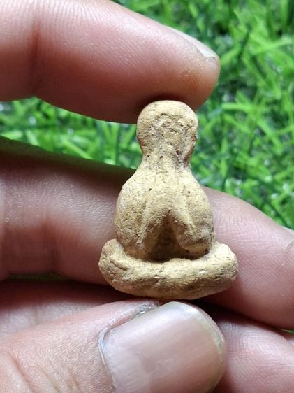 พระปิดตาเนื้อผงเก่า