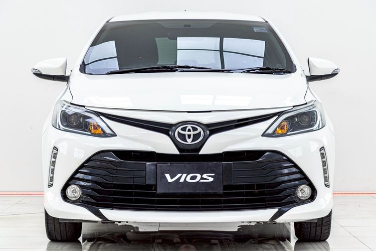 Toyota Vios 2022 1.5 Mid Sedan เบนซิน ไม่ติดแก๊ส เกียร์อัตโนมัติ ขาว รูปที่ 3
