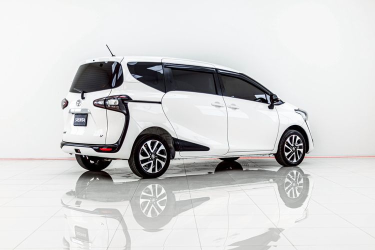 Toyota Sienta 2017 1.5 V Utility-car เบนซิน ไม่ติดแก๊ส เกียร์อัตโนมัติ ขาว รูปที่ 4