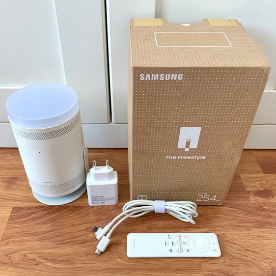 โปรเจคเตอร์อัจฉริยะ ขนาดพกพา SAMSUNG The Freestyle