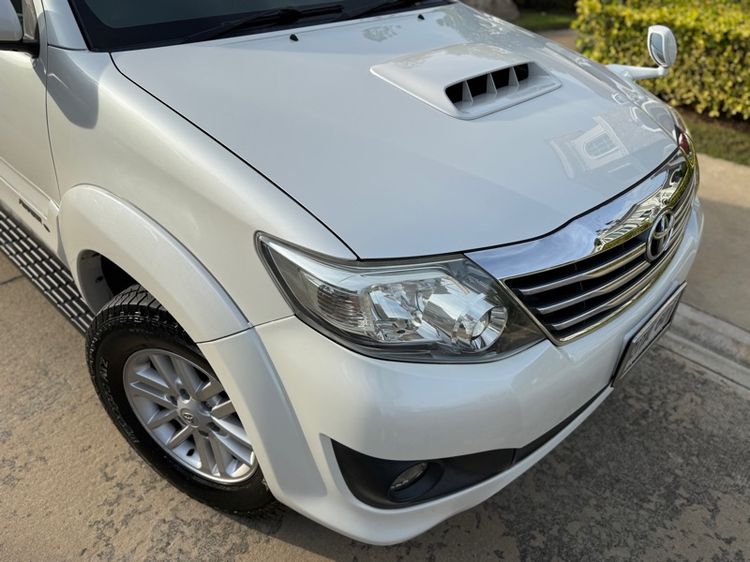 Toyota Fortuner 2013 3.0 V Sedan ดีเซล ไม่ติดแก๊ส เกียร์อัตโนมัติ ขาว รูปที่ 2