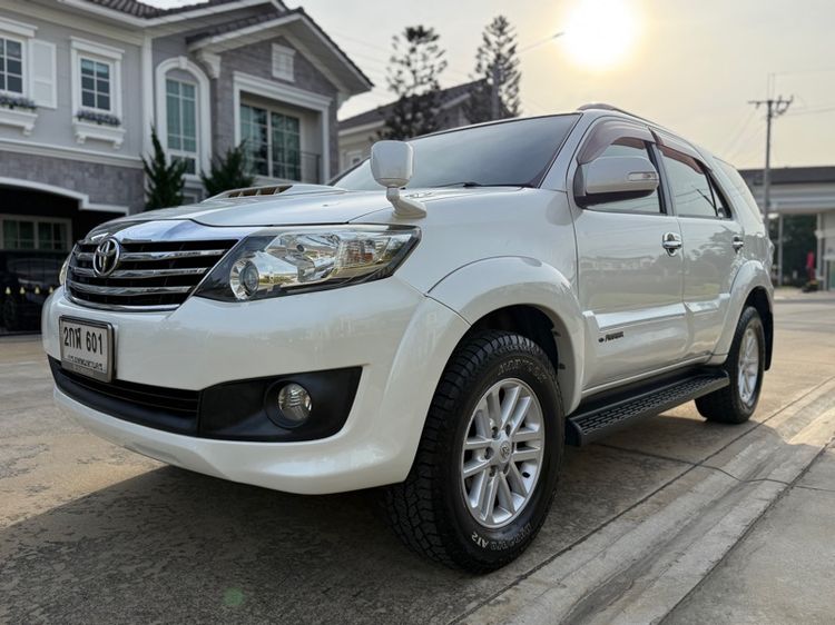 Toyota Fortuner 2013 3.0 V Sedan ดีเซล ไม่ติดแก๊ส เกียร์อัตโนมัติ ขาว รูปที่ 4