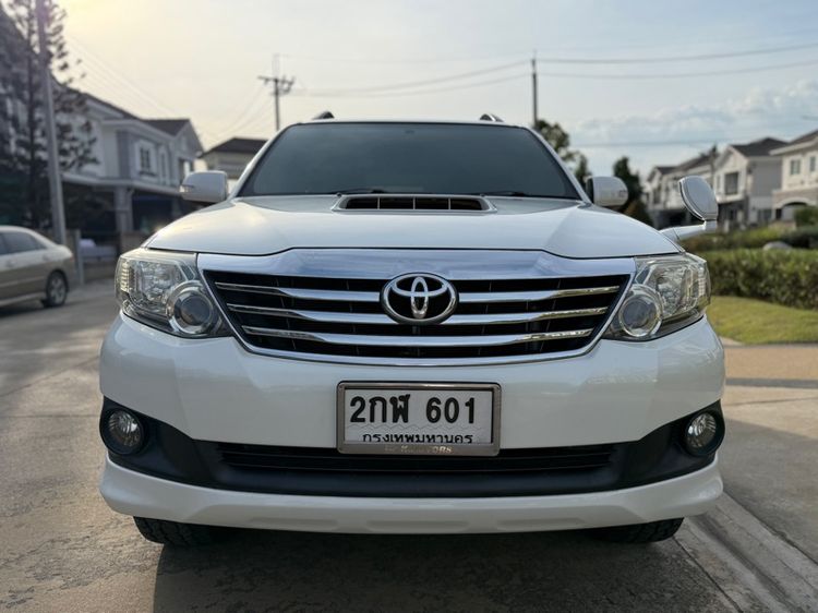 Toyota Fortuner 2013 3.0 V Sedan ดีเซล ไม่ติดแก๊ส เกียร์อัตโนมัติ ขาว รูปที่ 3