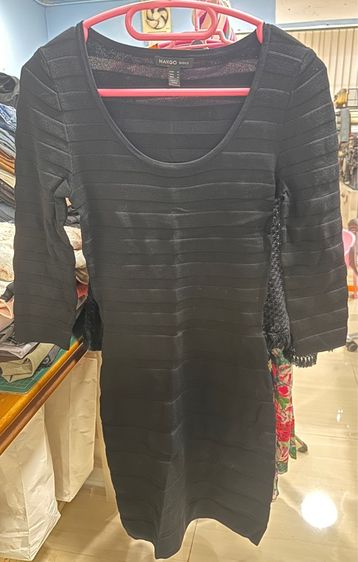 MANGO ชุดเดรสเข้ารูปสีดำ