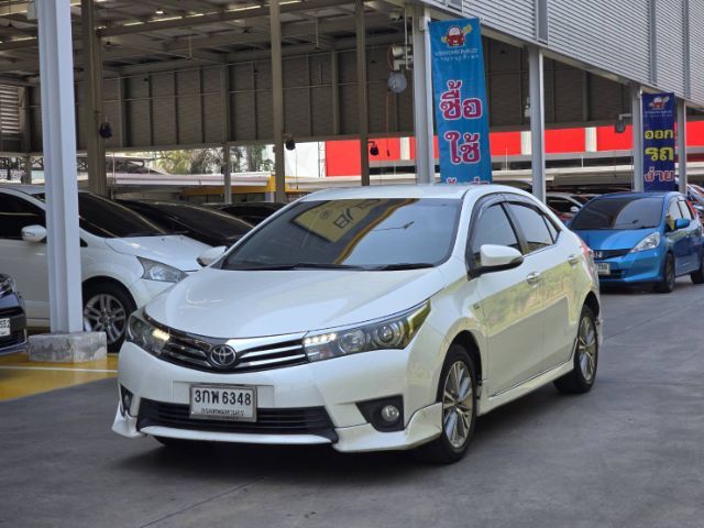 รถ Toyota Altis 1.8 V สี ขาว