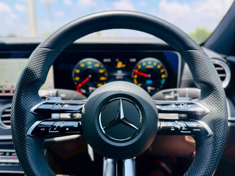 Mercedes-Benz E-Class 2022 E300 2.0 AMG Dynamic Sedan ปลั๊กอินไฮบริด (PHEV) ไม่ติดแก๊ส เกียร์อัตโนมัติ เทา รูปที่ 4