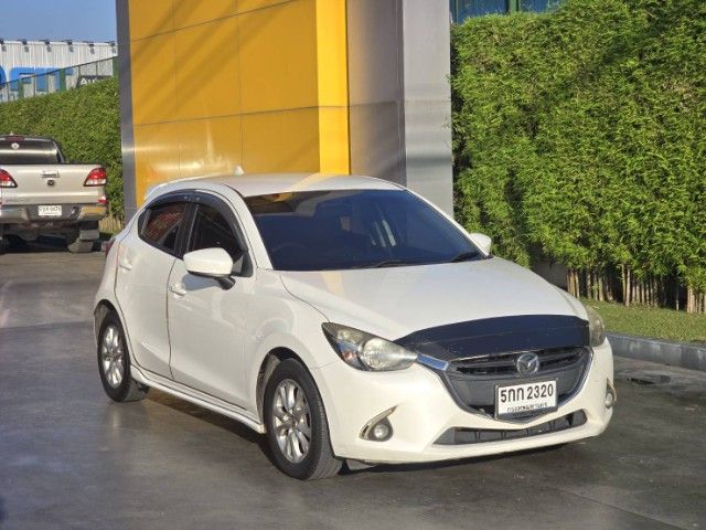 Mazda Mazda 2 2015 1.5 XD Sports High Sedan ดีเซล ไม่ติดแก๊ส เกียร์อัตโนมัติ ขาว รูปที่ 2