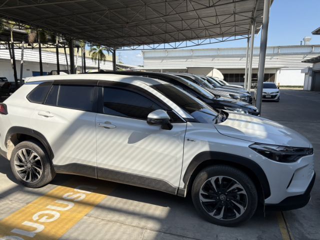 Toyota Corolla Cross 2024 1.8 Hybrid Premium Utility-car เบนซิน ไม่ติดแก๊ส เกียร์อัตโนมัติ ขาว