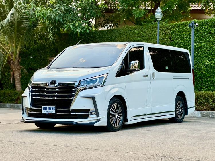 รถ Toyota Majesty 2.8 Premium สี ขาว
