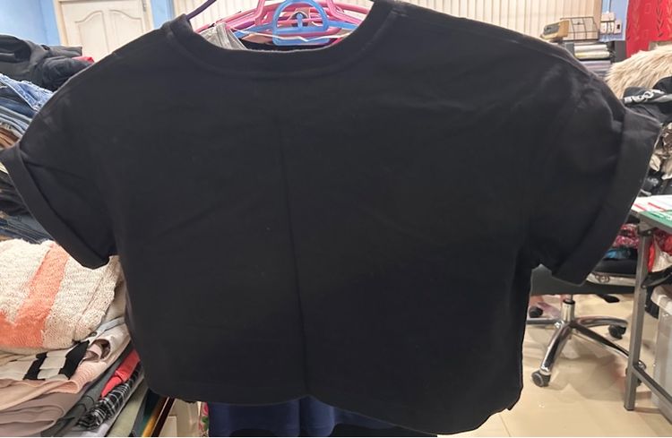 CPS CHAPS เสื้อยืดสีดำทรงครอบ รูปที่ 2