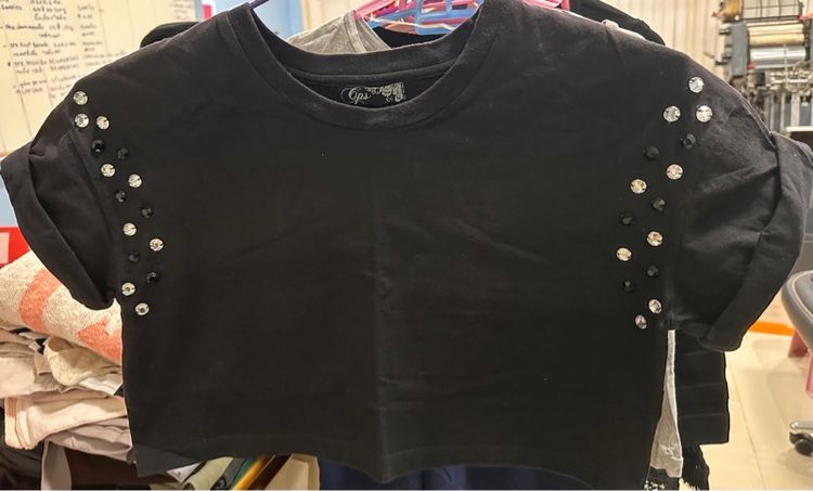 CPS CHAPS เสื้อยืดสีดำทรงครอบ