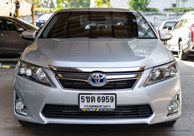 รถ Toyota Camry 2.5 Hybrid สี เทา