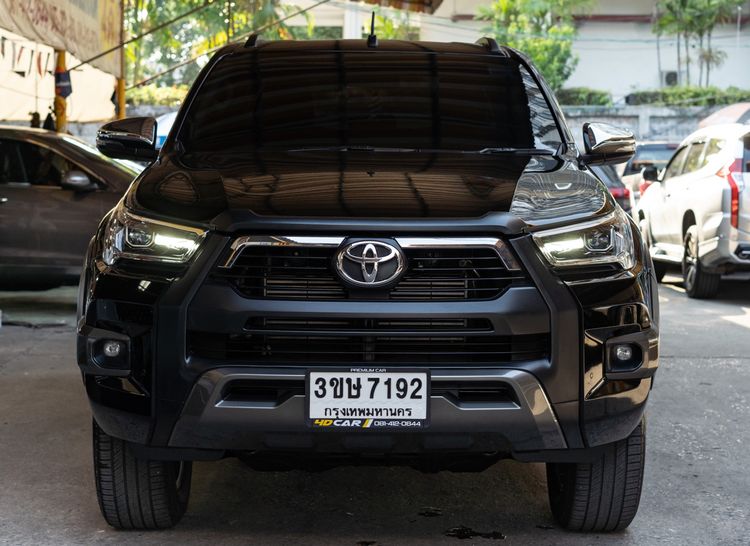 รถ Toyota Hilux Revo Double Cab 2.4 Mid Prerunner สี ดำ