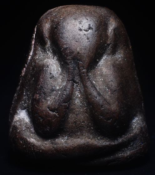  พระปิดตาหลวงพ่อแก้ว พิมพ์หลังแบบครับ