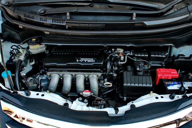 Honda Freed 2015 1.5 E Sedan เบนซิน ไม่ติดแก๊ส เกียร์อัตโนมัติ ขาว รูปที่ 4