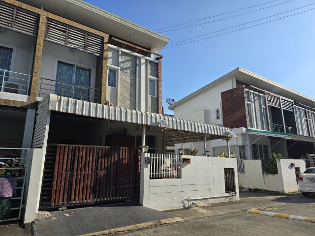 ขายทาวน์เฮ้าส์ หมู่บ้านนครทองลีฟวิ่ง  สมุทรปราการ
บ้านเนื้อที่ 25 ตรว 