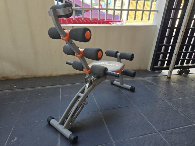 เครื่องออกกำลังกายซิกอัพลดหน้าท้อง
แบรนด์ Wonder Core ราคา 199บา  รูปที่ 10