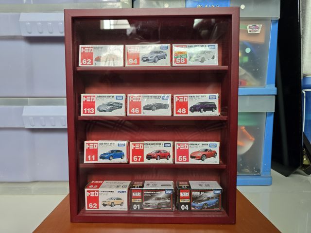 ตู้โชว์โมเดล ได้หลากหลายชนิด 4 ชั้น
ขนาด สูง 36.5 CM ยาว 29 CM ลึก 6 CM