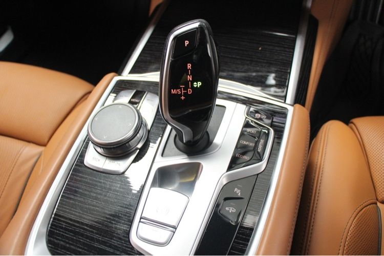 BMW Series 7 2019 730Ld Sedan ดีเซล เกียร์อัตโนมัติ ดำ รูปที่ 2