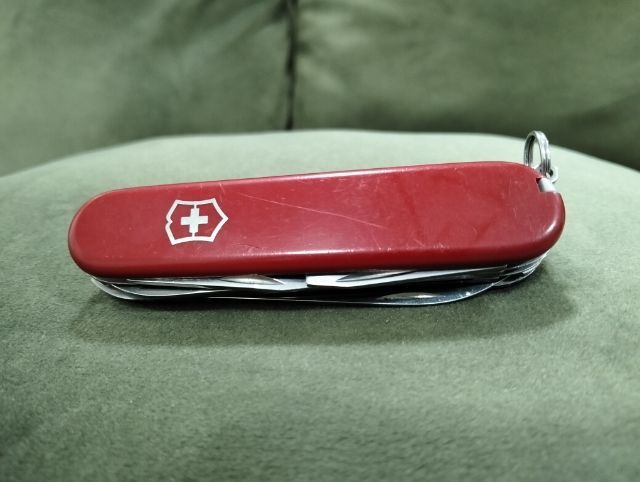 Victorinox Huntsman 91mm.แท้มือสองเครื่องมทอครบคมเดิมประกับแน่นกระชับมีรอยจากการพกพาราคา 780.-บาทรวมส่งเก็บเงินปลายทาง รูปที่ 2