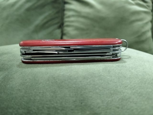 Victorinox Huntsman 91mm.แท้มือสองเครื่องมทอครบคมเดิมประกับแน่นกระชับมีรอยจากการพกพาราคา 780.-บาทรวมส่งเก็บเงินปลายทาง รูปที่ 4