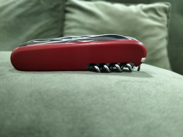 Victorinox Huntsman 91mm.แท้มือสองเครื่องมทอครบคมเดิมประกับแน่นกระชับมีรอยจากการพกพาราคา 780.-บาทรวมส่งเก็บเงินปลายทาง