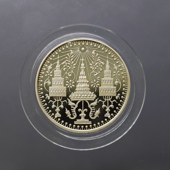 เหรียญพระแก้วมรกต ทรงเครื่อง 3 ฤดู พระจอมเกล้าพระนครเหนือ ปี2538 เนื้อเงินขัดเงา ขนาด 2.5 ซ.ม. พร้อมกล่องเดิม รูปที่ 4
