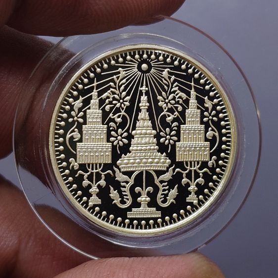 เหรียญพระแก้วมรกต ทรงเครื่อง 3 ฤดู พระจอมเกล้าพระนครเหนือ ปี2538 เนื้อเงินขัดเงา ขนาด 2.5 ซ.ม. พร้อมกล่องเดิม รูปที่ 6