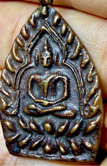 พระหล่อโบราณเนื้อโลหะที่มีความหลากหลายของชนิดโลหะทองแดงเถื่อน พระเก่าๆ พระเหมาๆบ้านๆ พระคนแก่เก่าๆเก็บ081-3330446 line tonyabu  รูปที่ 3