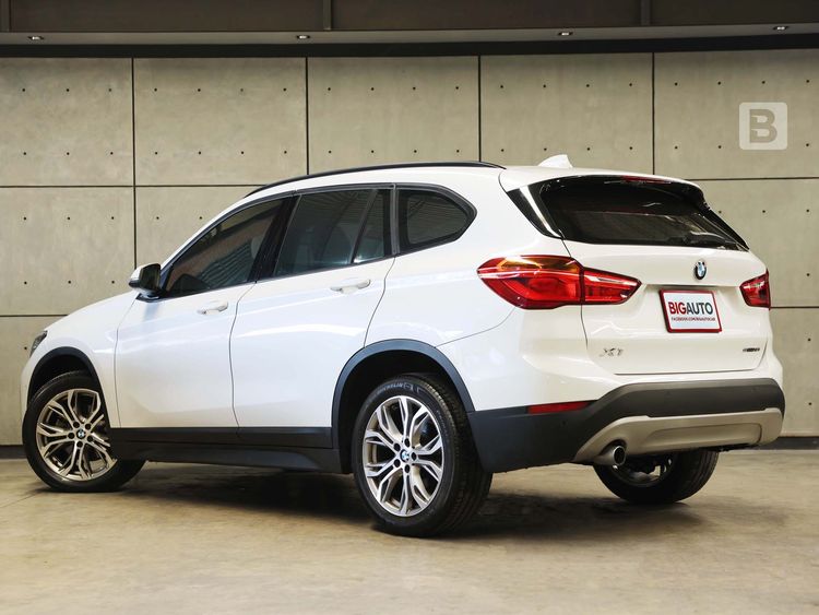 BMW X1 2021 1.5 sDrive18i Iconic Utility-car เบนซิน ไม่ติดแก๊ส เกียร์อัตโนมัติ ขาว รูปที่ 3