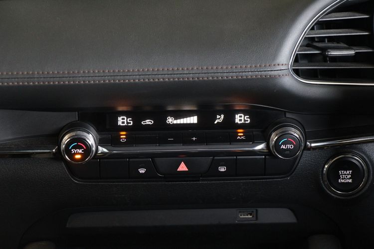 Mazda Mazda3 2020 2.0 SP Sports Sedan เบนซิน ไม่ติดแก๊ส เกียร์อัตโนมัติ แดง รูปที่ 4