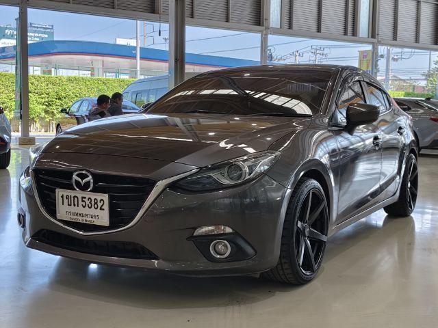 รถ Mazda Mazda3 2.0 C สี น้ำตาล