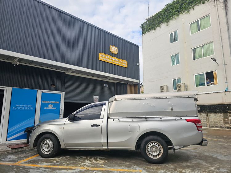 Mitsubishi Triton 2015 2.4 GL Pickup ดีเซล เกียร์ธรรมดา เทา รูปที่ 2