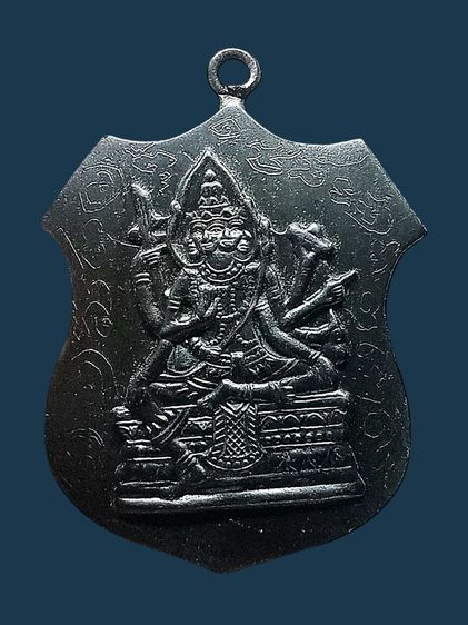 พระพรหมเก่าเนื้อโลหะ ด้านหน้าและหลังมีรอยยันต์หลายตัว